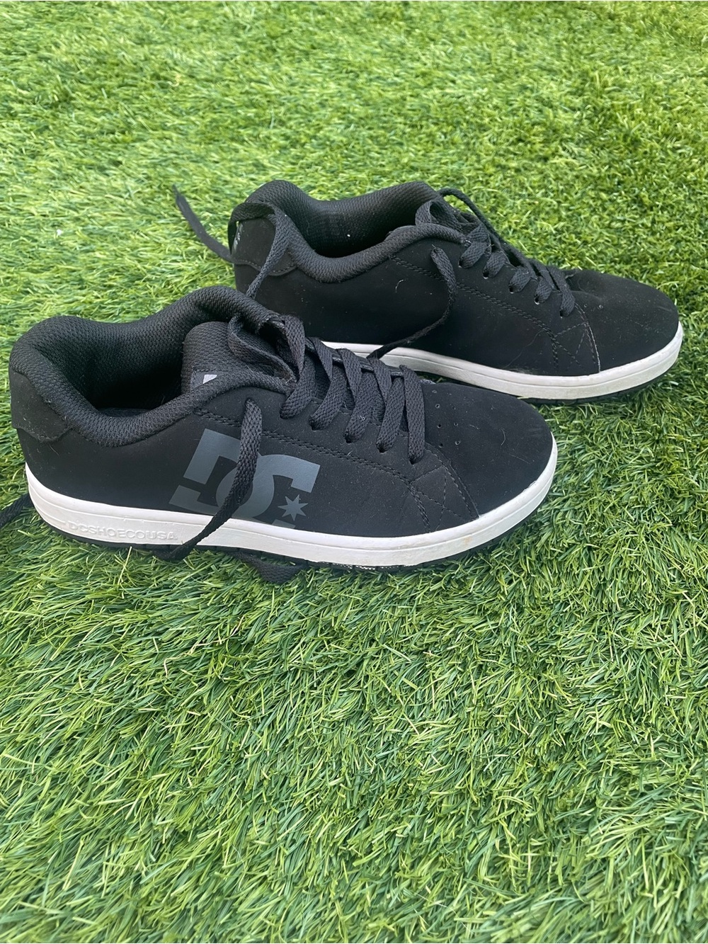 DC Shoes Gaveler Youth Skate Shoes Black/Grey Size 4